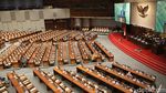 Momen Paripurna DPR Sahkan 5 Anggota BPK RI