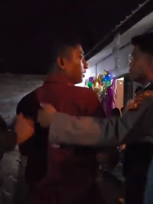 Pecinta hewan dan petugas Polsek Tabanan menggerebek pesta ulang tahun dengan sajian menu daging anjing. (Istimewa/Tyo Ros)