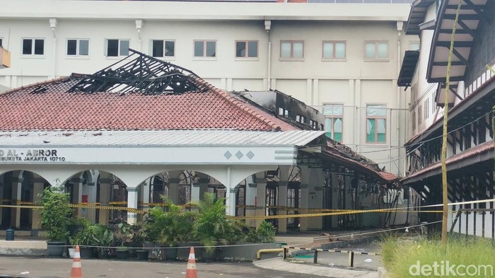Penampakan Pos Bloc dan Masjid usai kebakaran. (Astrid/detikcom)
