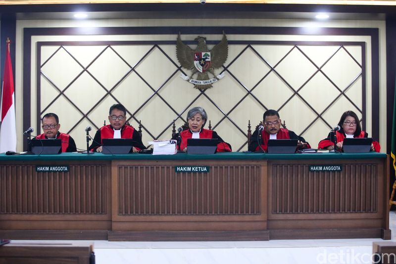 Pengadilan Tinggi (PT) DKI Jakarta menggelar sidang pembacaan putusan banding mantan Menteri Pertanian Syahrul Yasin Limpo (SYL), Jakarta, Selasa (10/9/2024). Vonis mantan Menteri Pertanian Syahrul Yasin Limpo (SYL) diperberat menjadi 12 tahun penjara dan Hakim juga memperberat uang pengganti yang harus dibayar SYL menjadi Rp 44.269.777.204 (Rp 44,2 miliar) dan USD 30 ribu.