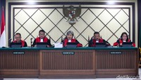 Pengadilan Tinggi (PT) DKI Jakarta akan menggelar sidang putusan banding yang diajukan KPK atas vonis 10 tahun mantan Menteri Pertanian (Mentan) Syahrul Yasin Limpo (SYL) dalam kasus pemerasan anak buah. Sidang putusan banding itu digelar hari ini di Pengadilan Tinggi DKI Jakarta, Cempaka Putih, Jakarta Pusat, Selasa (10/9/2024).