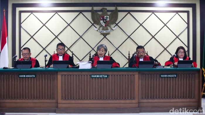 Pengadilan Tinggi (PT) DKI Jakarta menggelar sidang pembacaan putusan banding mantan Menteri Pertanian Syahrul Yasin Limpo (SYL), Jakarta, Selasa (10/9/2024). Vonis mantan Menteri Pertanian Syahrul Yasin Limpo (SYL) diperberat menjadi 12 tahun penjara dan Hakim juga memperberat uang pengganti yang harus dibayar SYL menjadi Rp 44.269.777.204 (Rp 44,2 miliar) dan USD 30 ribu.