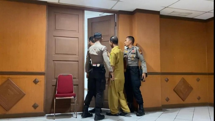 Penggeledahan gedung DPRD Riau terkait kasus SPPD fiktif. (Istimewa)