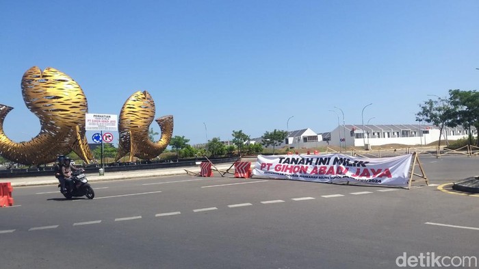 Penutupan jalan di kawasan CPI Makassar.