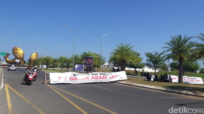 Penutupan jalan di kawasan CPI Makassar.