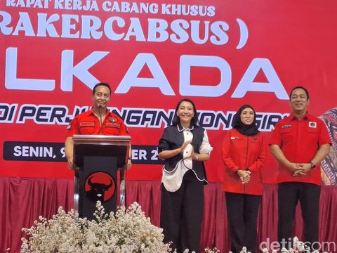 Bakal calon Gubernur Jateng dari PDIP Andika Perkasa saat di Wonogiri, Senin (9/9/2024).