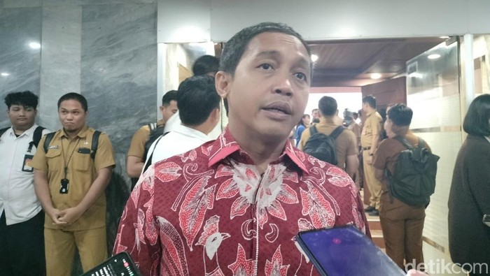 Plt Wakil Otorita IKN Raja Juli di Senayan, Jakarta.