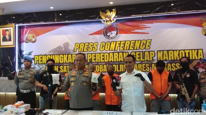 Polisi mengungkap jaringan narkoba di Makassar. 1 Kg sabu disita. Andi Sitti Nurfaisah/detikSulsel