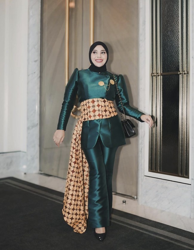 Penampilan Aurel Hermansyah yang berbeda memunculkan banyak komentar netizen. Aku kok rada pangling yah sama mamanur, sekarang badan nya makin kurusan, rahasia nya apasihh? ujar netizen dengan nama akun @silfya*******. Foto: dok. Instagram @aurelie.hermansyah