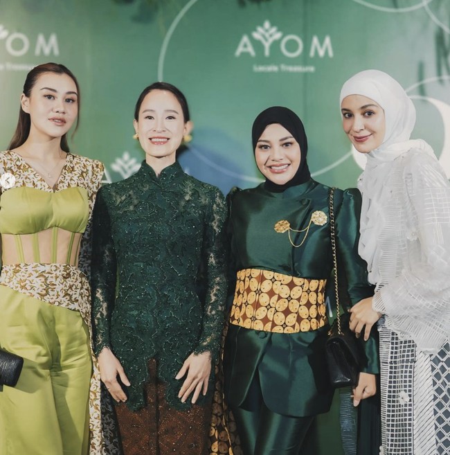 Penampilan Aurel Hermansyah yang tampak berbeda juga diakui oleh sang pembuat baju, desainer Renzi Lazuardi. Banyak banget akutuh ngecilin bajunyaa... komentar Renzi di Instagram. Foto: dok. Instagram @aurelie.hermansyah