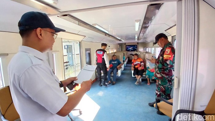 Rail Clinic mampir di Stasiun Bangil Rail Clinic mampir di Stasiun Bangil