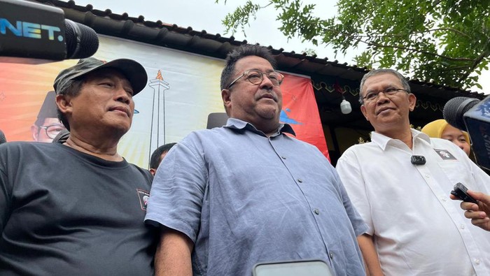 Rano Karno (tengah)-(Anggi/deiikcom)