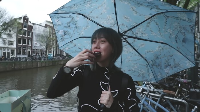 Ria SW Ria SW kulineran di Belanda