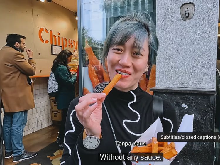 Ria SW Kulineran di Belanda, Jajan Kentang Goreng dan Cookies Viral