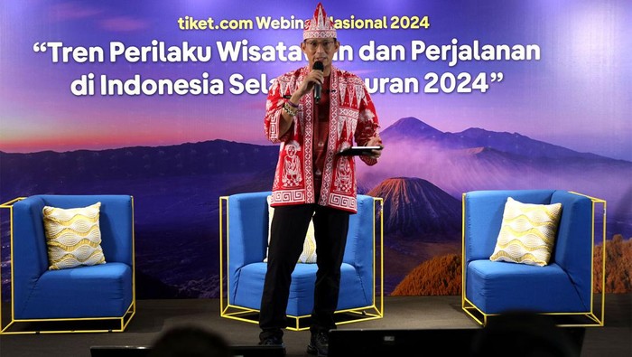 Mmenparekraf Sandiaga Uno membuka tiket.com Webinar Nasional 2024. Sandiaga memaparkan strategi dan kebijakan dalam mencapai target industri pariwisata di tahun 2024.