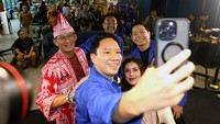 Sandiaga sempat swafoto dengan peserta tiket.com Webinar Nasional 2024.