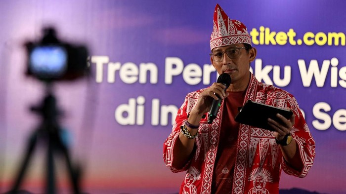 Mmenparekraf Sandiaga Uno membuka tiket.com Webinar Nasional 2024. Sandiaga memaparkan strategi dan kebijakan dalam mencapai target industri pariwisata di tahun 2024.