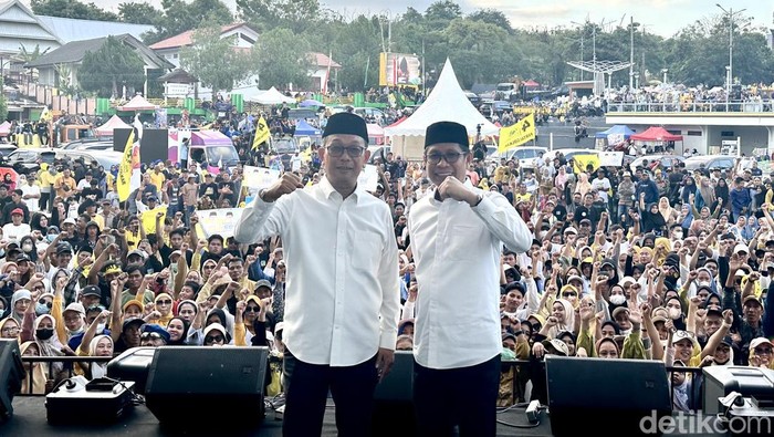 Bapaslon Bupati dan Wakil Bupati Soppeng, Suwardi Haseng (kiri)-Selle Ks Dalle (kanan) saat deklarasi di Lapangan Gasis, Soppeng.