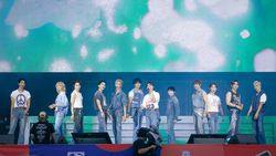Foto-foto SEVENTEEN di Panggung Lollapalooza Berlin