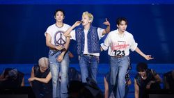 Foto-foto SEVENTEEN di Panggung Lollapalooza Berlin