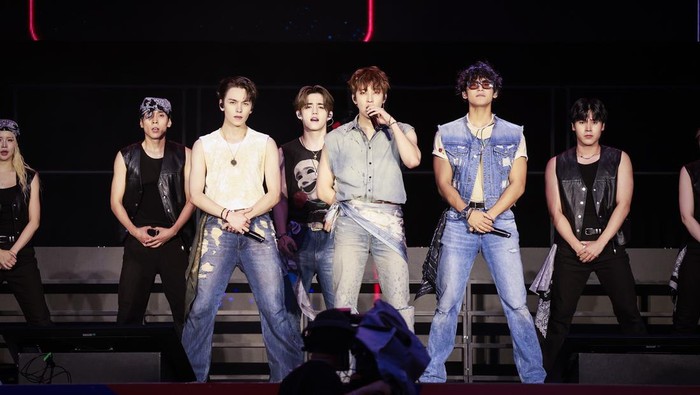 SEVENTEEN tampil jadi headliner di Lollapalooza Berlin pada September 8 2024 bertempat di Olympiastadion & Olympiapark.