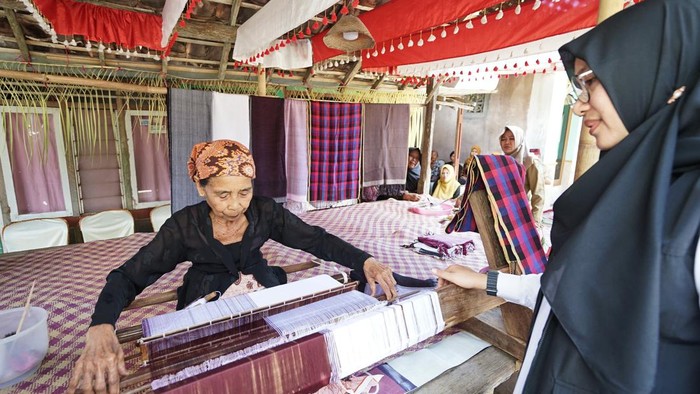 Siami, penenun tradisional di Banyuwangi.
