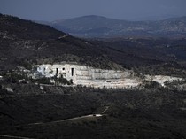 Sisa-sisa Kebakaran Hebat yang Menghanguskan Pinggiran Ibu Kota Yunani