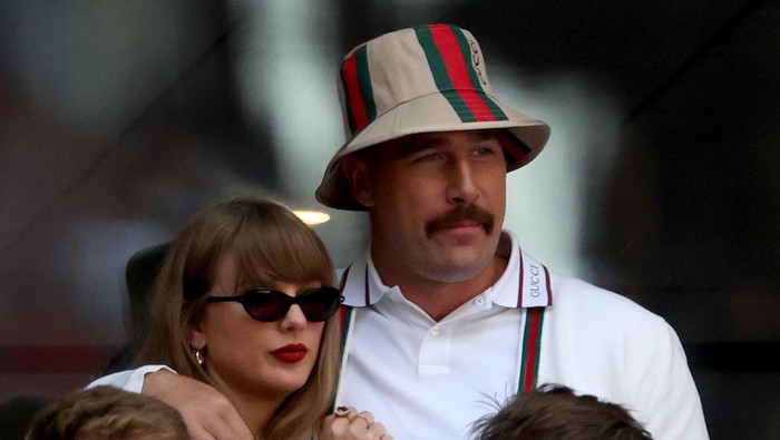 Kansas City Chiefs tight end Travis Kelce arrives before the NFL Super Bowl 58 football game against the San Francisco 49ers, Sunday, Feb. 11, 2024, in Las Vegas. (AP Photo/Frank Franklin II)