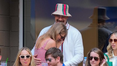 Foto: Taylor Swift dan Travis Kelce PDA di US Open 2024, Berpelukan Mesra