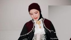 Potret Tiara Andini Cantik Berhijab Nyanyi di Pembukaan PON 2024