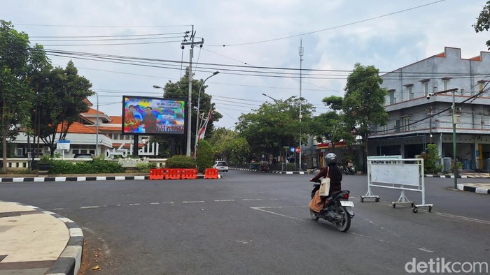 Videotron di dekat Pemkab Lamongan