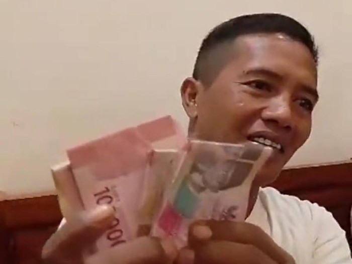 Viral kades di Probolinggo pamer uang dan dukung paslon