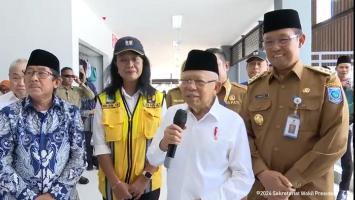 Wapres Maruf Amin berharap pembangunan jalan daerah dan pembangunan maupun pengadaan dan perbaikan pasar rakyat dilanjutkan. (dok Setwapres)