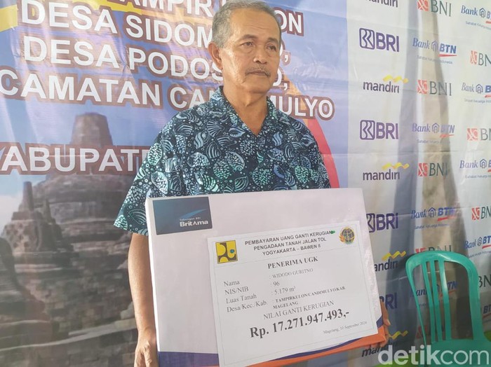 Widodo Guritno (66) menerima uang ganti rugi (UGR) tol Jogja-Bawen sebesar Rp 17,6 miliar di Magelang, Selasa (10/9/2024).