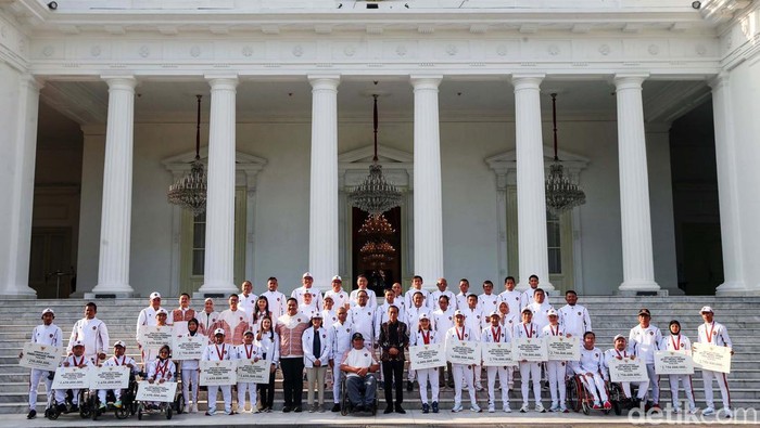 14 Peraih Medali Paralimpiade dapat Bonus dari Jokowi Sebanyak 14 peraih medali Paralimpiade 2024 menerima bonus dari Presiden Jokowi. Penyerahan bonus dilakukan di Istana Merdeka, Jakarta, Rabu (11/9/2024).