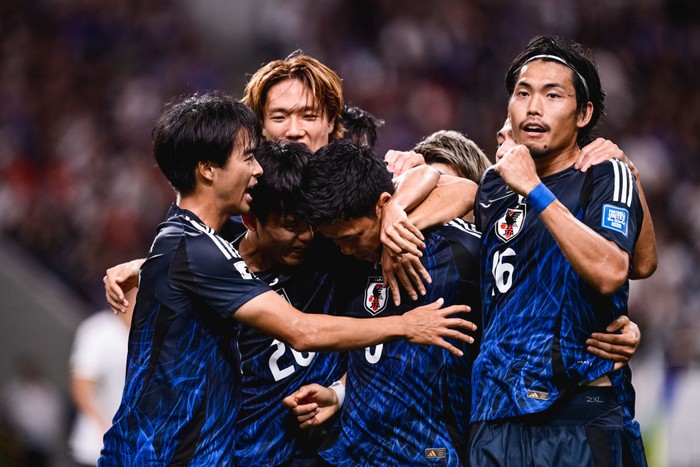 SAITAMA, JAPAN - SEPTEMBER 05: Wataru Endo #6 of Japan celebrates scoring a goal with his teammates during the 2026 FIFA World Cup Qualifier third round Group C match between China and Japan at Saitama Stadium on September 5, 2024 in Saitama City, Saitama Prefecture, Japan. (Photo by Qin Zhicheng/VCG via Getty Images)