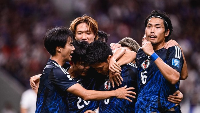 SAITAMA, JAPAN - SEPTEMBER 05: Wataru Endo #6 of Japan celebrates scoring a goal with his teammates during the 2026 FIFA World Cup Qualifier third round Group C match between China and Japan at Saitama Stadium on September 5, 2024 in Saitama City, Saitama Prefecture, Japan. (Photo by Qin Zhicheng/VCG via Getty Images)