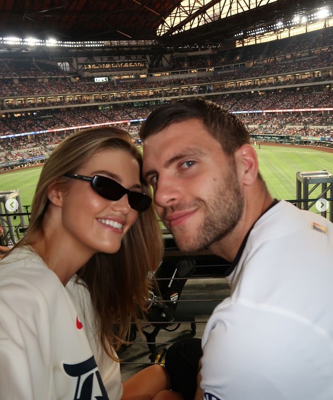 Luna Bijl merupakan kekasih dari Maarten Paes. Di beberapa unggahan Instagramnya terlihat keduanya yang beberapa kali memamerkan kebersamaan mereka. Foto: Instagram/@lunabijl