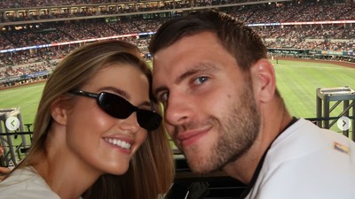 8 Foto Pesona Luna Bijl & Devani Audri, Pacar Duo Kiper Timnas Indonesia
