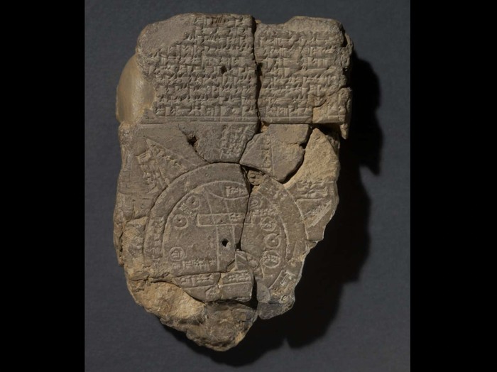 Babylonian Map of the World yang disimpan di British Museum, Inggris
