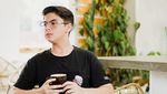 Gaya Skena Baim Alkatiri Hangout di Kafe hingga Jualan Sego Babat