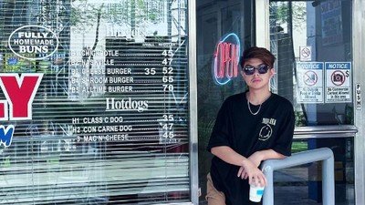 Gaya Skena Baim Alkatiri Hangout di Kafe hingga Jualan Sego Babat
