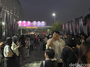 Antrean Masuk Konser Bruno Mars Mengular Sampai Trotoar