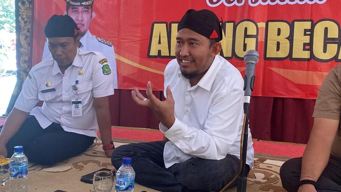 Bupati Fauzi saat menghadiri acara bersama abang becak di Sumenep.