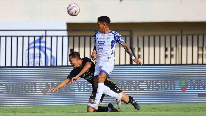 Duel Dewa United lawan PSIS Semarang di Stadion Si Jalak Harupat, Kabupaten Bandung, Rabu (11/9/2024).