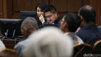Sidang kali ini menghadirkan lima orang saksi dari Jaksa Penuntut Umum.  