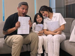 Tangis Haru Gempita Dapatkan HP Pertama di Ultah ke-10 Tahun