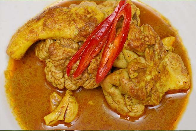 Warung nasi Padang yang punya gulai otak enak.