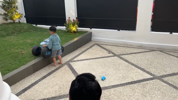 Halaman Rumah Rizky Nazar