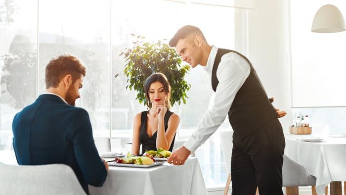 Hindari 4 Kesalahan Etiket Ini Saat Makan di Restoran Fine Dining